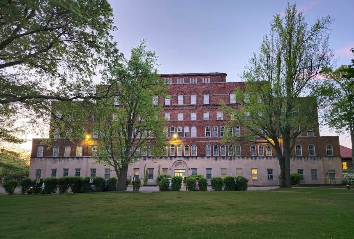 Milliones Manor Photo 1